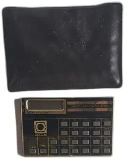Decus Vintage Credit Card Calculator Black Gold Trim With Sleeve 1980s Taiwan